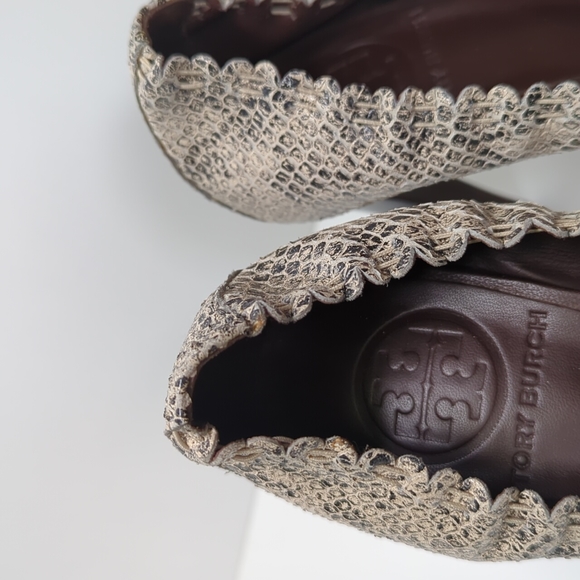 Tory Burch Scalloped Bow Accent Heels - Picture 11 of 11